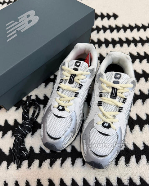 NB204L 'Silver Mettalic Black' For Men & Women