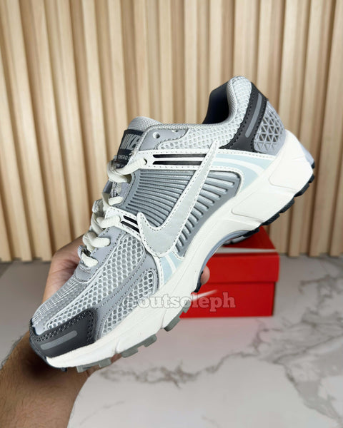 Vomero 5 'Pure Platinum Silver Grey'  For Men & Women